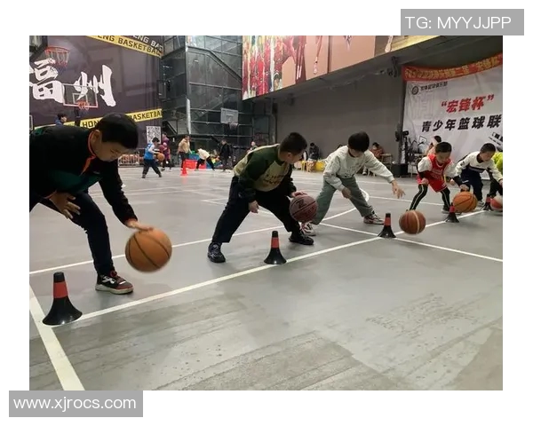 成都篮球队技术揭秘：从战术到训练全方位解析篮球巨献的背后故事