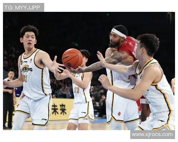 CBA激战辽宁本钢迎战青岛队争夺季后赛名额精彩对决引人关注