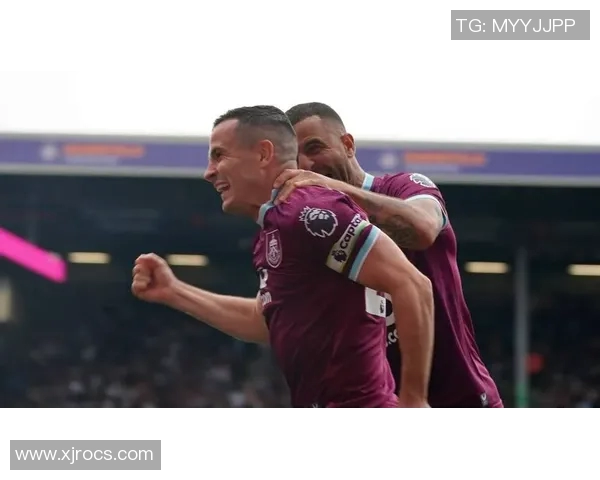 英超焦点战伯恩利主场迎战利物浦争夺三分的激烈对决