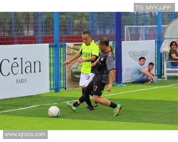 长崎队与冈山绿雉的激烈对决展现足球魅力与团队精神的巅峰对抗